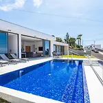 Plumeria Vila *